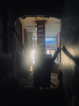 Demuelen una pared de la vermutería Valentina en Las Palmas para apropiarse por la fuerza de varios metros del local y así ha quedado lo que antes fuera uno de los baños del negocio.