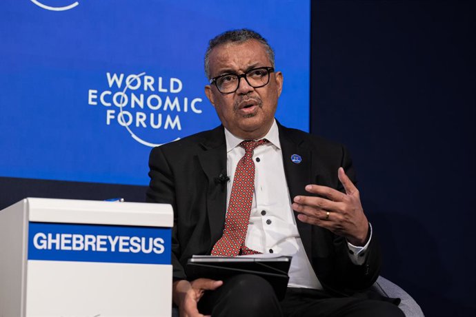 Archivo - FILED - 17 de janeiro de 2024, Suíça, Davos: O diretor-geral da Organização Mundial da Saúde (OMS), Tedros Adhanom Ghebreyesus, discursa na Reunião Anual do Fórum Econômico Mundial 2024. O chefe da OMS teme que um acordo planejado sobre pandemia