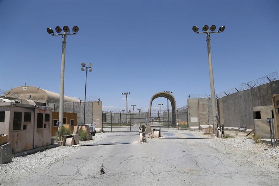 Archivo - Accesos de la base aérea de Bagram, en Afganistán