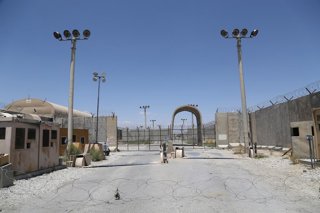 Archivo - BEIJING, Aug. 30, 2023  -- This photo taken on July 2, 2021 shows the Bagram Airfield that served as a main U.S. and NATO forces base after all U.S. and NATO forces evacuated in Parwan province, eastern Afghanistan.