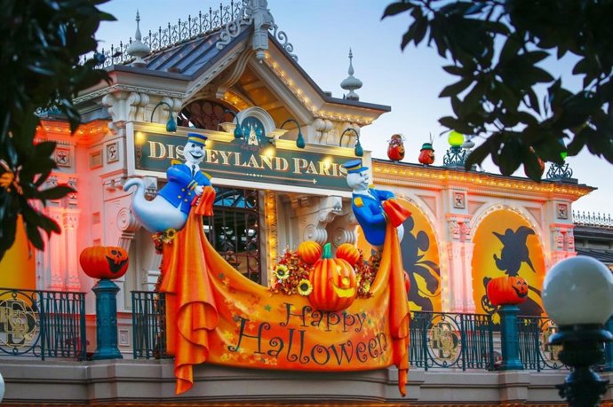 Disneyland Paris se transforma para Halloween: desfiles, comida temática y shows inéditos