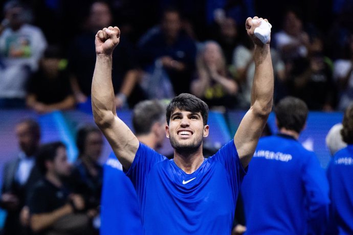 Archivo - 22 September 2024, Berlin: Spanish tennis player Carlos Alcaraz of Team Europe celebrates defeating US' Taylor Fritz of Team World and win the Laver Cup tennis tournament for Tem Europe at Uber Arena. Photo: Christophe Gateau/dpa
