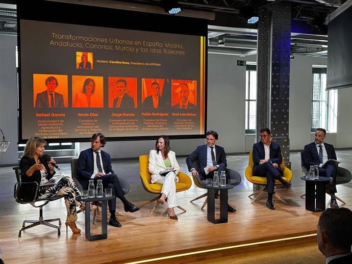 El consejero de Fomento e Infraestructuras, Jorge García Montoro, durante su intervención en el foro “LANDCAM: La brújula de los suelos en desarrollo”, organizado por la Asociación de Promotores Inmobiliarios de Madrid (Asprima)