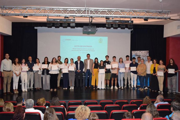 Archivo - Sevilla.-Calgovsa ofrece becas de 1.000 euros a jovenes de Estepa para cubrir gastos académicos el próximo curso 