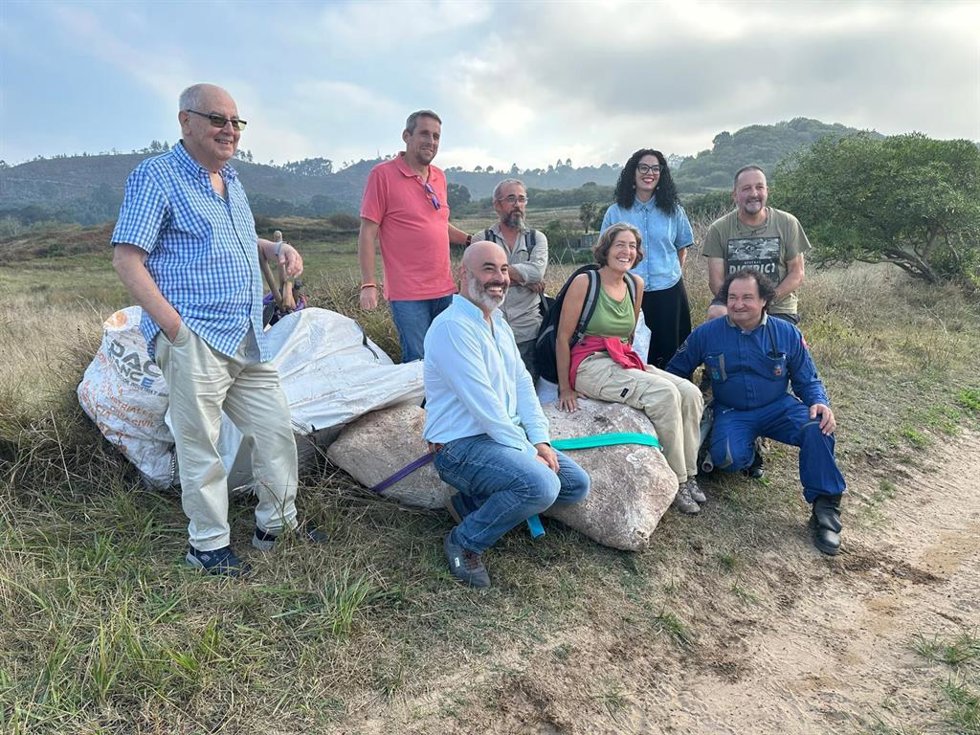 Hallazgo de la escápula de un gran dinosaurio saurópodo en los acantilados de Ribadesella.
