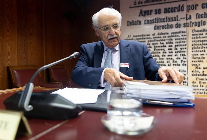 El presidente de la Asociación de Ingenieros de Caminos, Canales y Puertos y de la Ingeniería Civil, José Trigueros Rodrigo, comparece ante la Comisión de investigación sobre la dana, en el Senado, a 18 de septiembre de 2025, en Madrid (España). La compar