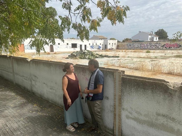 Ediles de Hacemos Córdoba en las instalaciones deportivas de Azahara.