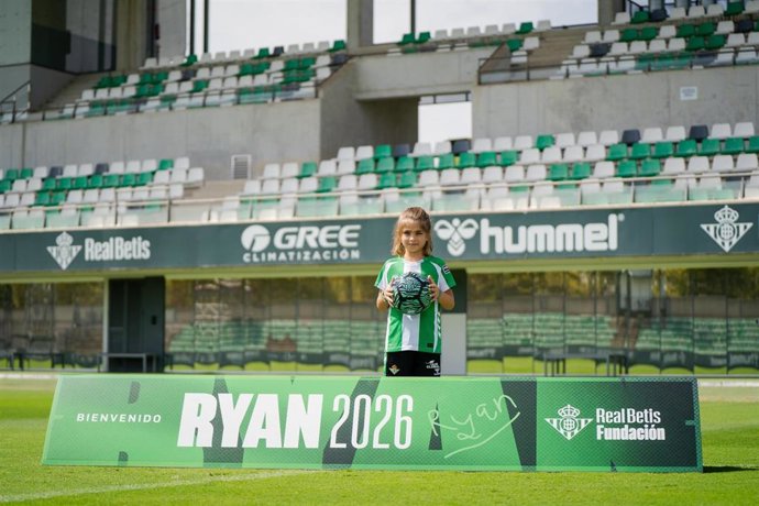 Ryan López, con diabetes tipo 1, 'Fichaje Estrella' esta temporada de la Fundación Real Betis, en la Ciudad Deportiva Luis del Sol.
