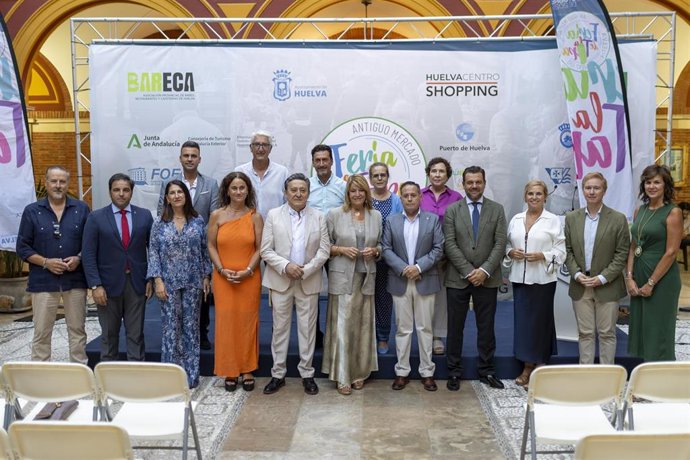Imagen de familia en la nueva edición de la Feria de la Tapa de Huelva.