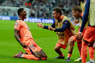 18 September 2025, United Kingdom, Newcastle: Barcelona's Marcus Rashford celebrates scoring their side's first goal of the game during the UEFA Champions League soccer match between Newcastle United and FC Barcelona at St. James' Park. Photo: Owen Humphr