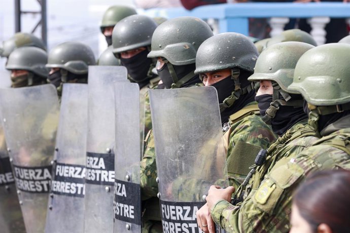QUITO, Sept. 17, 2025  -- Ecuadorian armed forces maintain order in Quito, Ecuador, Sept. 16, 2025.   Ecuadorian President Daniel Noboa declared a 60-day state of emergency in seven provinces on Tuesday, citing "serious internal unrest" after transport un