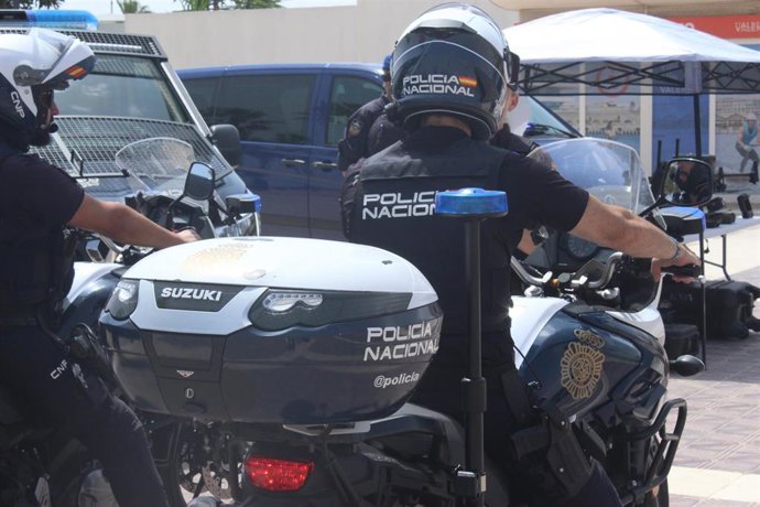 Archivo - Imagen de archivo de agentes de Policía Nacional