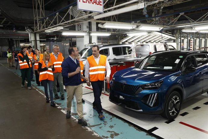 Archivo - Antonio Filosa, CEO de Stellantis, en la planta de Stellantis Vigo.