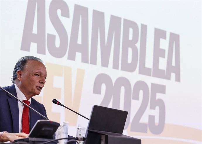 Archivo - El presidente de la Confederación Empresarial Valenciana (CEV), Salvador Navarro,  en imagen de archivo. 