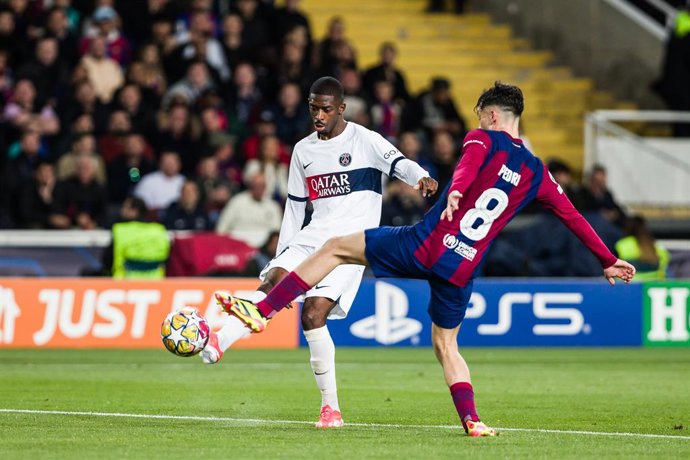 Archivo - Ousmane Dembele, do Paris Saint-Germain FC, em ação durante a partida de volta das quartas de final da Liga dos Campeões da UEFA, disputada entre o FC Barcelona e o Paris Saint-Germain Fc no Estádio Olímpico de Montjuic, em 16 de abril de 2024, 