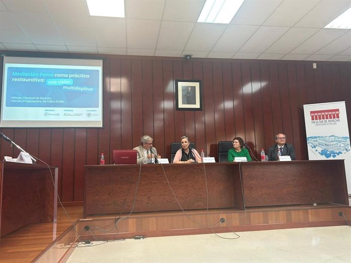 La Viceconsejera De Justicia, Administración Local Y Función Pública, Ana Corredera, En Unas Jornadas Sobre Mediación En La Facultad De Derecho De La Universidad De Málaga (UMA).