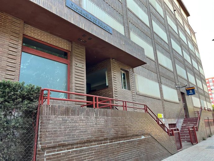 Archivo - Exterior de la Comisaría Provincial de Policía Nacional en Almería.