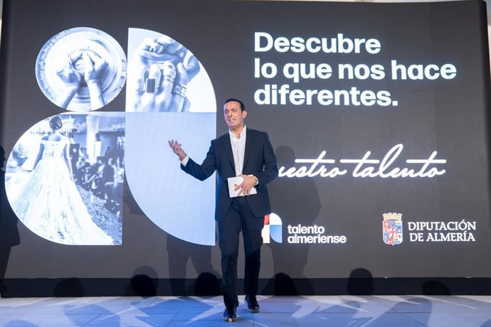 El presidente de la Diputación de Almería, Javier Aureliano García, durante la presentación de la nueva marca provincial 'Talento Almeriense'.