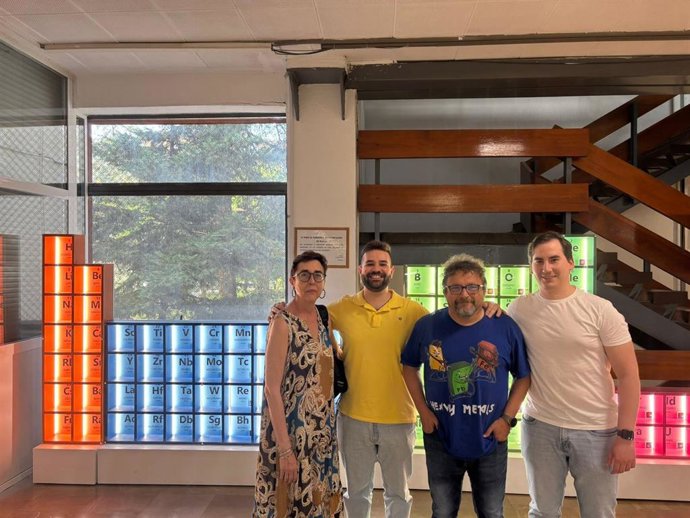 Los investigadores de la UGR que han desarrollado la herramienta para medir la calidad del aceite de girasol