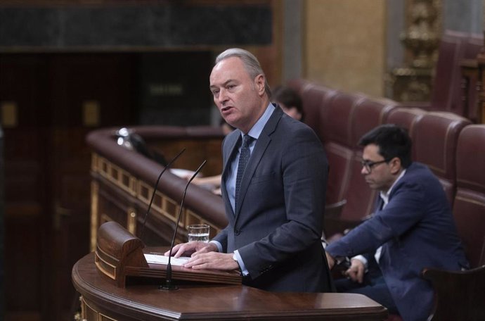 Archivo - El diputado del PP Alberto Fabra, interviene durante una sesión plenaria, en el Congreso de los Diputados, a 22 de octubre de 2024, en Madrid (España). 