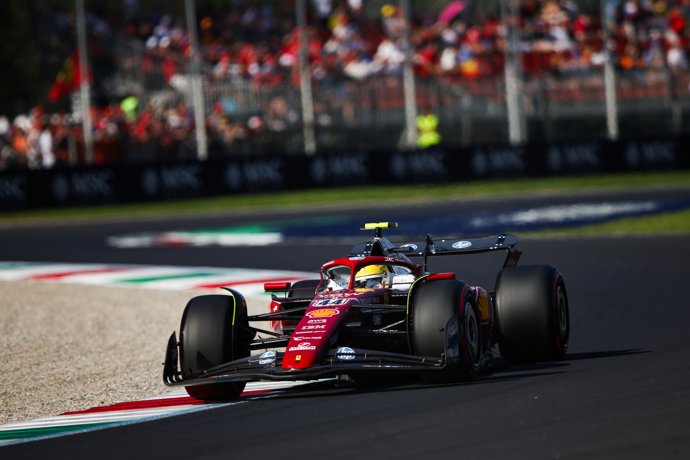 Lewis Hamilton durante un Gran Premio del Mundial 2025