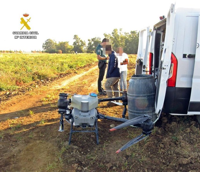 La Guardia Civil sorprende al piloto que sobrevolaba un dron en zona restringida del aeropuerto de Badajoz