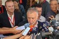 Torres acusa al PP de no querer que menores migrantes salgan de Canarias y avisa: las alegaciones no paralizan la Ley