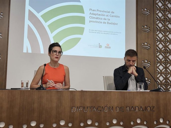 La presidenta de la Diputación de Badajoz presenta el Plan de adaptación al cambio climático de la provincia pacense, Adapta Clima