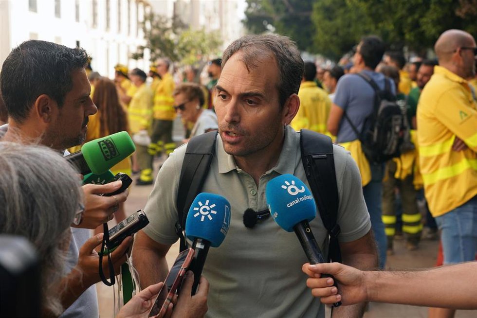 Toni Valero (coordinador general de IU-A) atiende a los medios en Málaga
