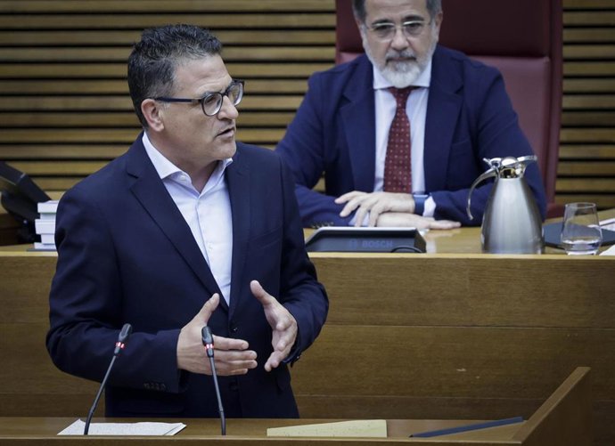 Archivo - El portavoz de Infraestructuras del PP en Les Corts, Joserra González de Zárate