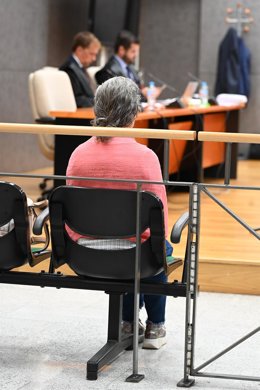 La enfermera acusada de simular la vacunación de menores durante un juicio en la Sección Primera de la Audiencia de Vizcaya, a 15 de septiembre de 2025, en Bilbao.