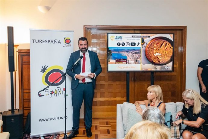 El Patronato Costa Blanca busca atraer al mercado griego ante la nueva ruta de avión entre Alicante y Atenas