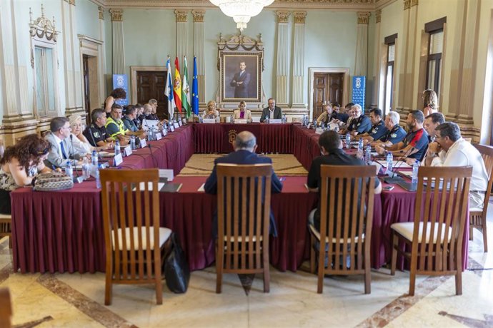 La Junta Local de Seguridad en el Ayuntamiento de Huelva con motivo de la procesión Magna Mariana del próximo sábado.