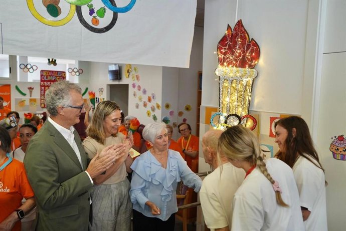 Las consejerías de Salud y de Política Social colaboran con Afade en la atención a personas con Alzheimer y otras demencias y la de sus familias