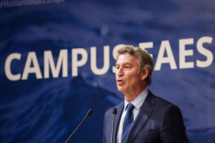 O presidente do PP, ALberto Núñez Feijóo, durante a cerimônia de encerramento do Campus da FAES, em 19 de setembro de 2025, em Madri (Espanha). O evento da FAES deste ano é marcado pela ofensiva de Sánchez contra Israel por causa da situação em Gaza. De f