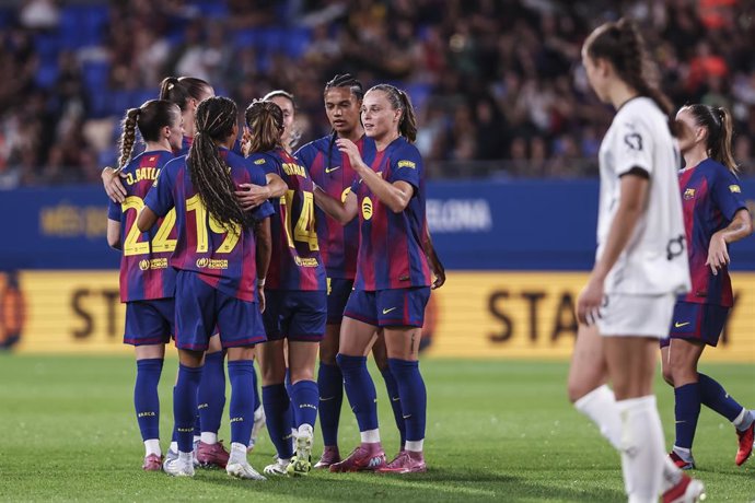 Aitana Bonmati of FC Barcelona celebrates a goal with teammates during the Spanish Women league, Liga F, football match played between FC Barcelona and DUX Logrono at Johan Cruyff Stadium on September 12, 2025 in Sant Joan Despi, Barcelona.