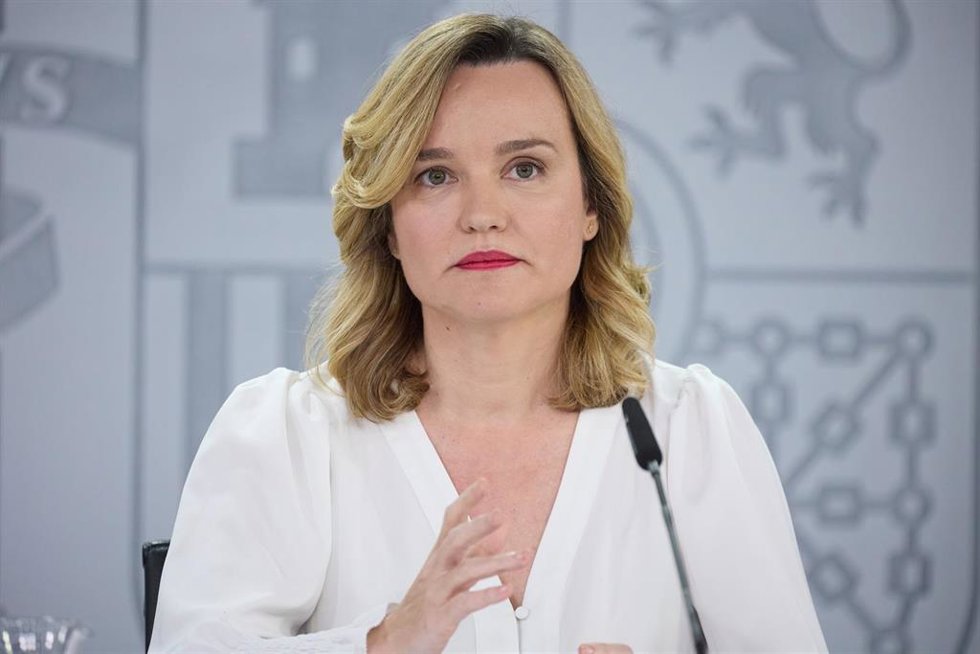 Archivo - La ministra de Educación, Formación Profesional y Deportes y Portavoz del Gobierno, Pilar Alegría, durante una rueda de prensa posterior a la reunión del Consejo de Ministros, en el Palacio de La Moncloa, a 15 de abril de 2025, en Madrid (Espa