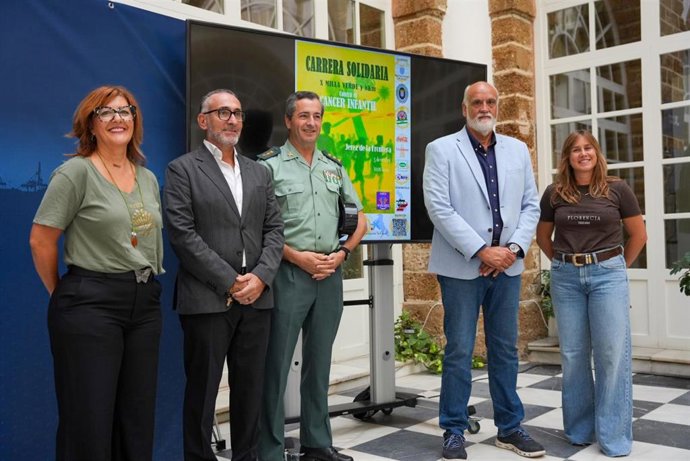 Presentación de la carrera solidaria La Milla Verde y los 8KM en la Diputación, con el vicepresidente Javier Vidal.