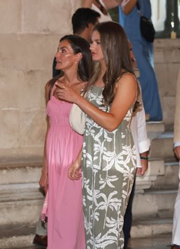 Archivo - La Reina Letizia y la Princesa Leonor visitan la exposición ‘La força inicial’ del artista Joan Miró en La Lonja, a 5 de agosto de 2025, en Palma de Mallorca (Islas Baleares, España). ‘La fuerza inicial’ forma parte del proyecto expositivo ‘Pays
