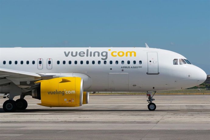 Archivo - Un avión de Vueling