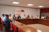 Ryanair presenta un ERE para un centenar de empleados de asistencia en Santiago