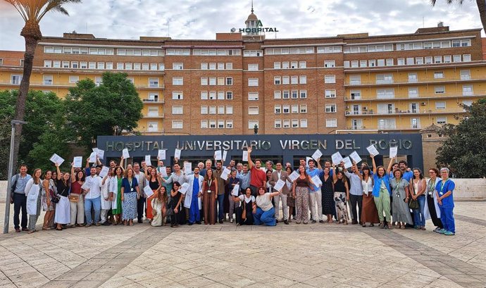 Los 35 residentes de quinto año del Hospital Universitario Virgen del Rocío finalizan su especialidad.