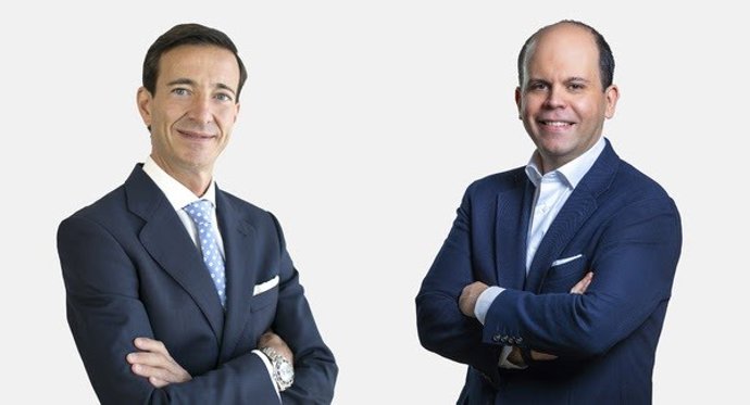 Jorge Alba, Como Director Del Área De Operaciones Y Tecnología (Derch)  David Sánchez, Director Del Área De Directo (Izq).