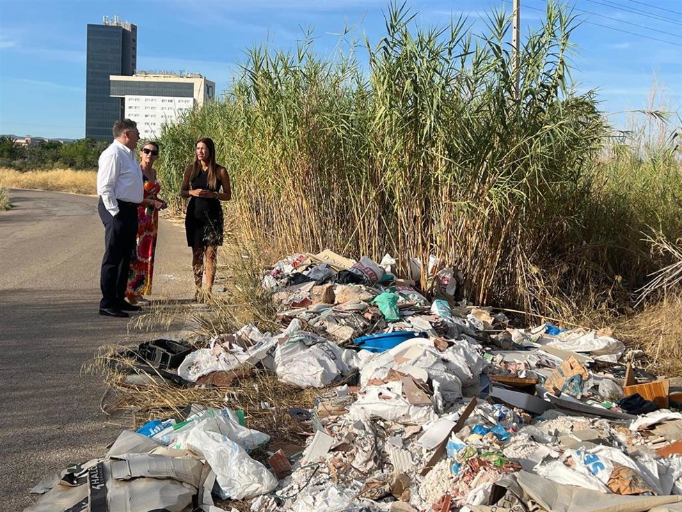 El edil del PSOE en Murcia, Andrés Guerrero, reclama un punto público de recogida de escombros ante la proliferación de vertidos ilegales en pedanías