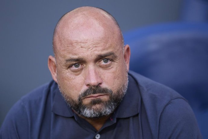 Manolo Gonzalez head coach of RCD Espanyol looks on prior to the LaLiga EA Sports match between Real Sociedad and RCD Espanyol at Anoeta on August 24, 2025, in San Sebastian, Spain.