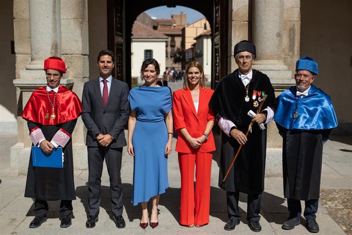 La presidenta de la Comunidad de Madrid, Isabel Díaz Ayuso, participa en el solemne acto de apertura del curso académico 2025/26 de las universidades madrileñas, en el Rectorado de la Universidad de Alcalá, a 19 de septiembre de 2025