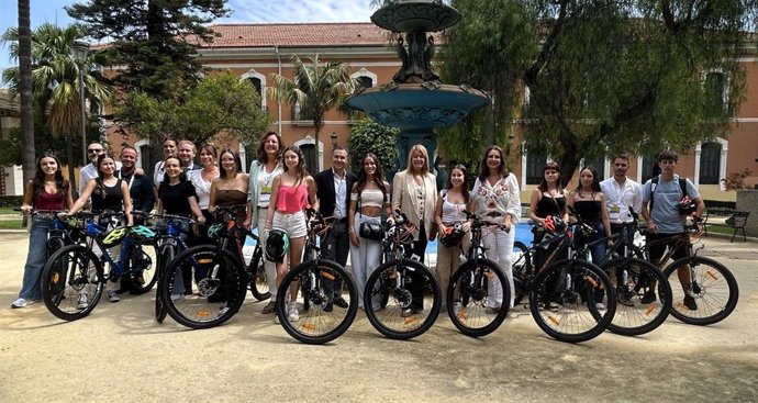 Entrega de bicicletas durante la Semana Europea de la Movilidad (SEM).