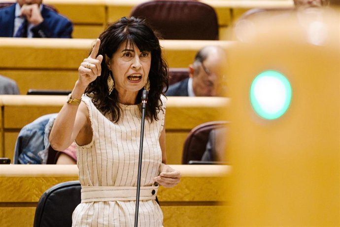 La ministra de Igualdad, Ana Redondo, durante una sesión de control al Gobierno en el Senado.