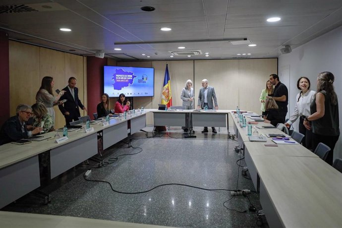 Primera reunión del comité rector del proceso participativo.