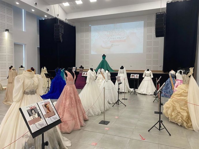 Navarrés abre su exposición de Reinas de Fiestas 2025